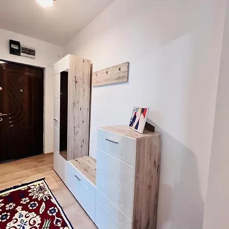 The Doc I Piata Romana Бухарест